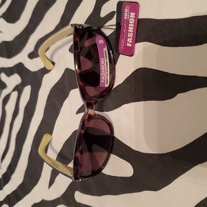 Women's Piranha sunglasses NWT with Bamboo